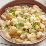 Delicious White Chicken Chili Recipe: A Comforting Bowl of Flavor”